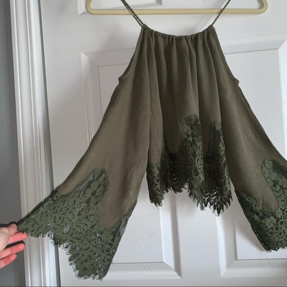 ❌SOLD❌ LA Hearts • Cold Shoulder, Bell-Sleeve Blouse - Picture 4 of 4